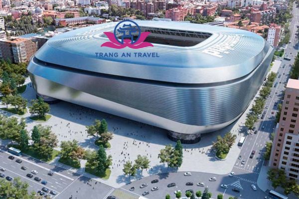 ĐẾN THĂM SÂN BÓNG ĐÁ SANTIAGO BERNABÉU Ở TÂY BAN NHA