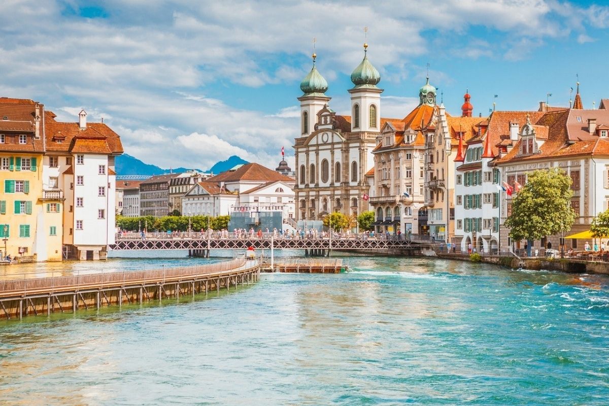 Những vật dụng bạn nên mang theo khi đi du lịch Thụy Sĩ