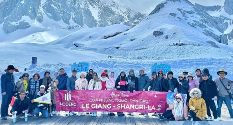 Đoàn du khách LỆ GIANG - SHANGRILA
