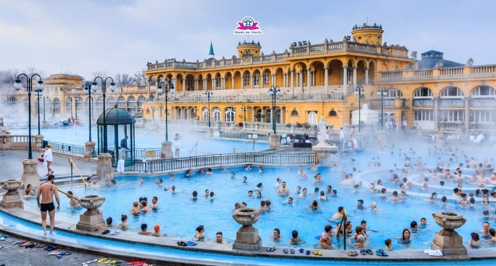 Khám phá Budapest mùa đông – Ngâm mình trong bể khoáng nóng nổi tiếng