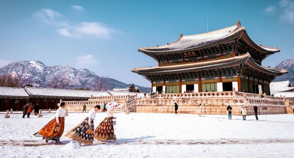 Đi Hàn hay Nhật du lịch mùa đông đẹp hơn?