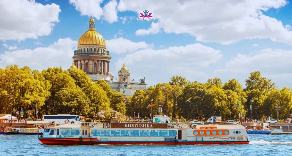 Vì sao du thuyền sông Neva là trải nghiệm đáng mong chờ nhất ở Saint Petersburg?