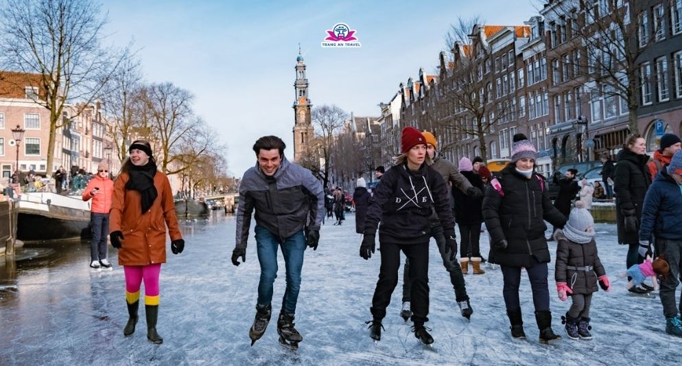 Du lịch Amsterdam mùa đông – Khi kênh đào hóa thành sân trượt băng khổng lồ