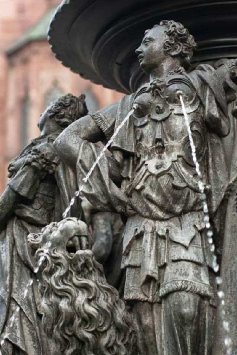 Đài phun nước Virtues