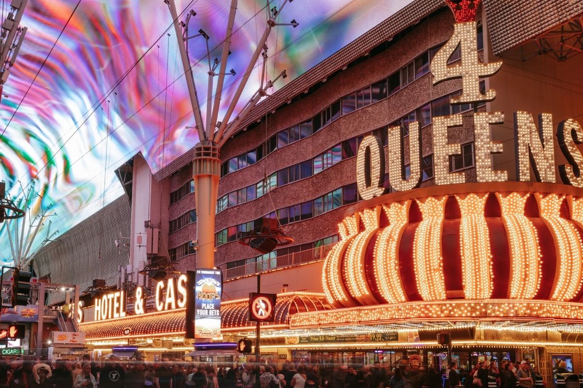 Con phố Fremont Street ở Las Vegas