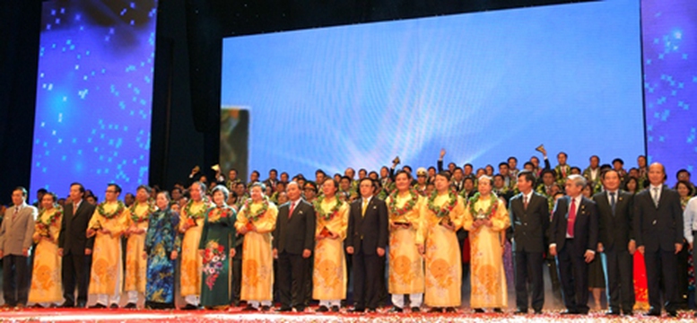 báo du lịch trao thưởng