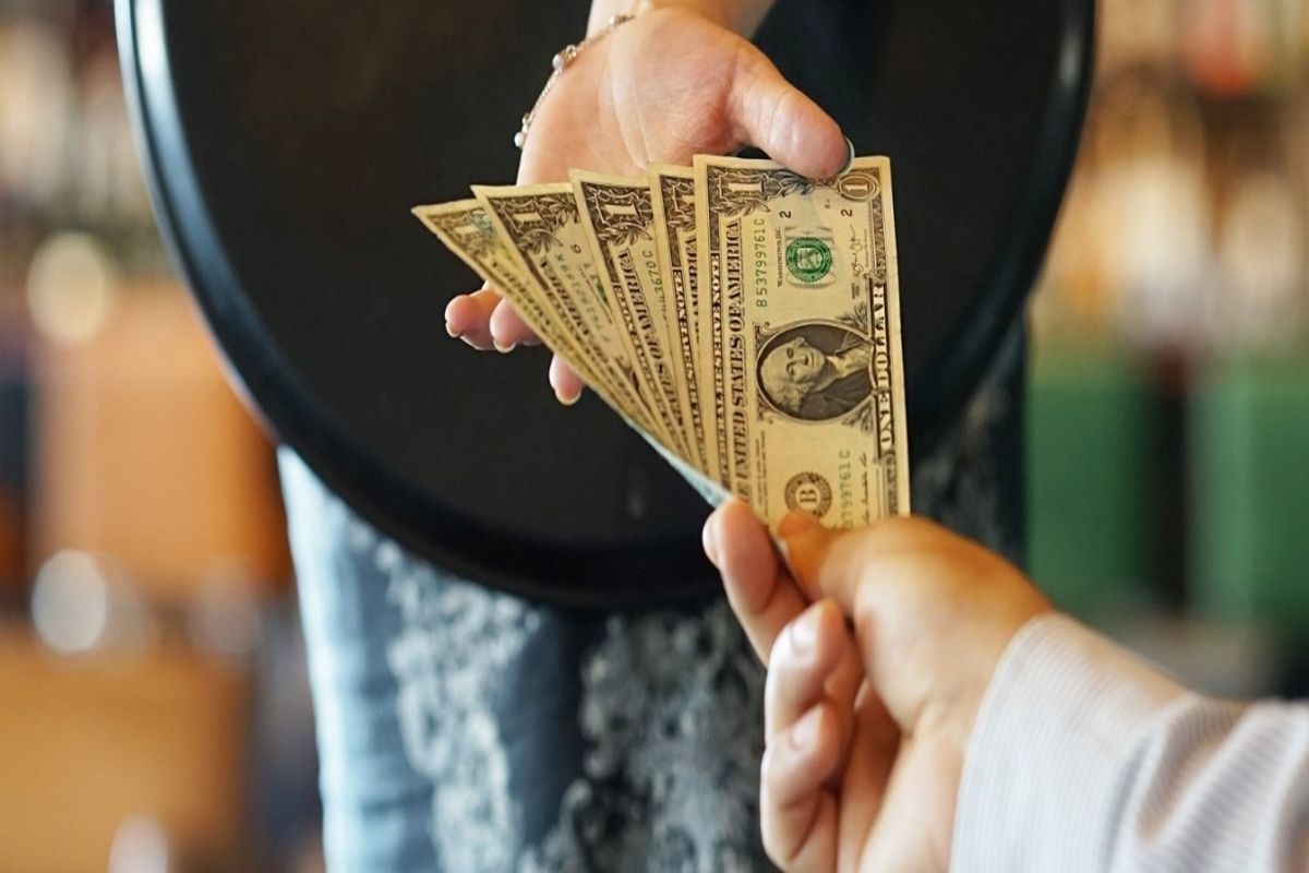 Chuẩn bị tiền boa khi đến Mỹ