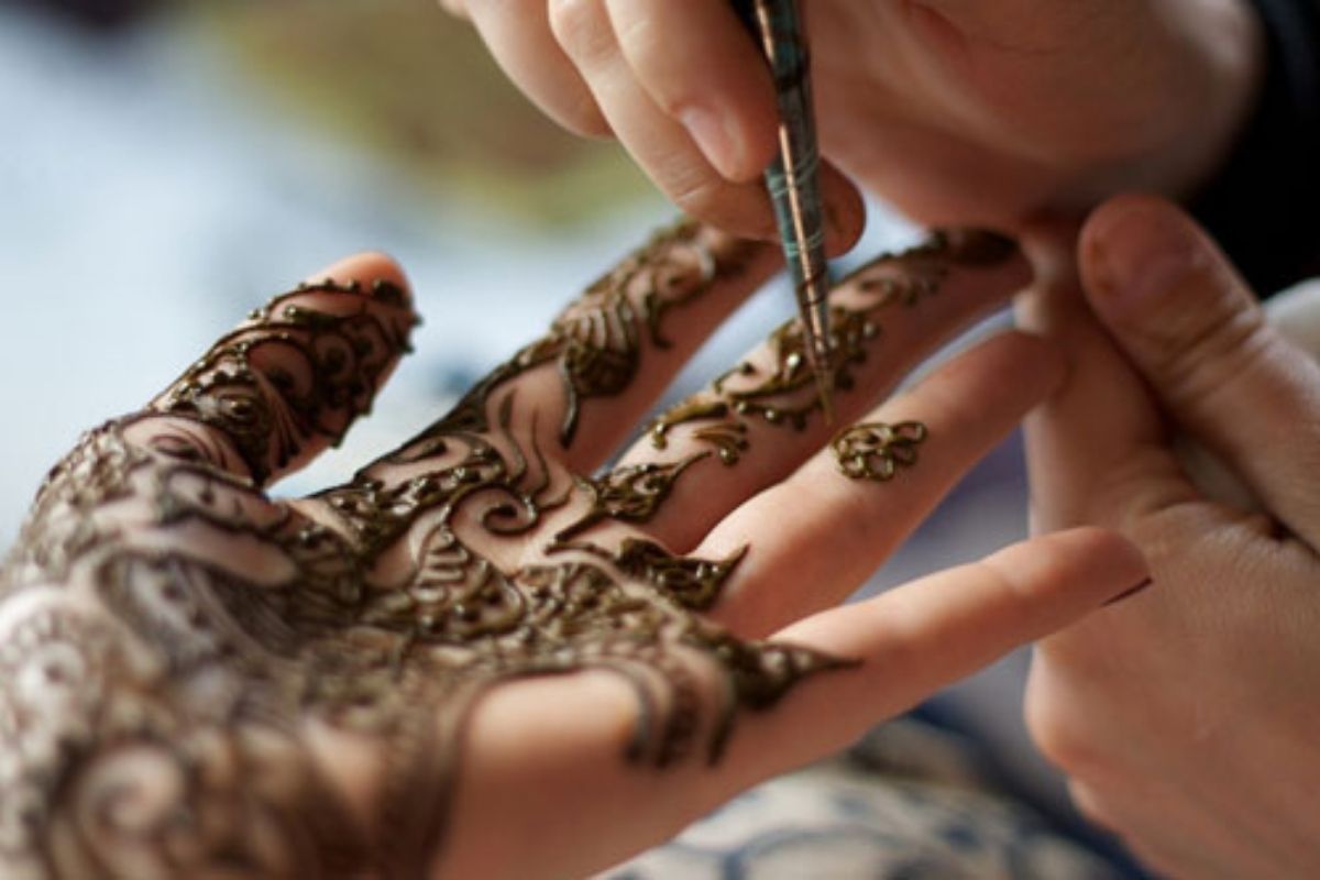 Nghệ thuật vẽ tay Henna của Malaysia