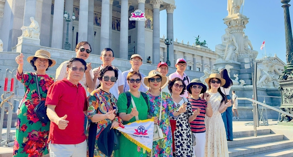Đoàn du lịch Đông Âu mùa hè 2025