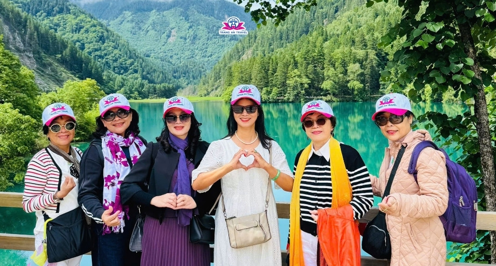 Đoàn du lịch Thành Đô - Cửu Trại Câu - Công viên Gấu trúc - Lạc Sơn Đại Phật