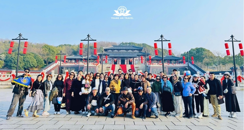 Đoàn du khách THƯỢNG HẢI - HÀNG CHÂU - TÔ CHÂU - Ô TRẤN - VÔ TÍCH