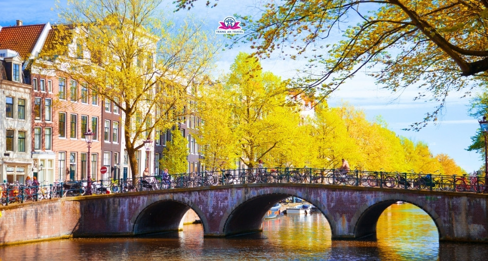 tour châu Âu mùa thu 2025