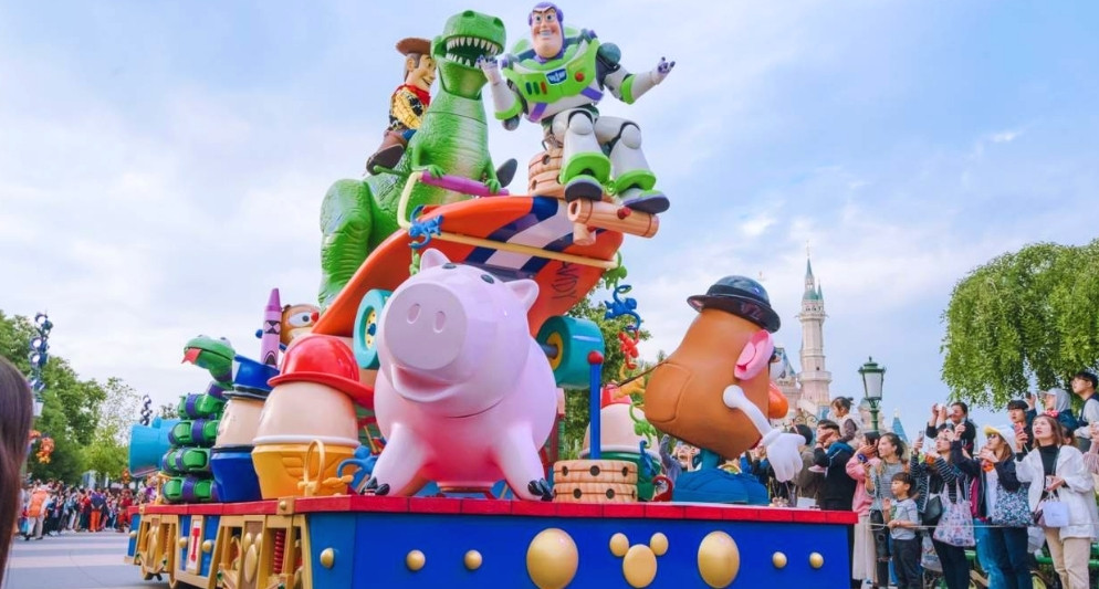 Nên đi Disneyland Thượng Hải hay Disneyland Hong Kong? So sánh chi tiết hai công viên giải trí hàng đầu châu Á