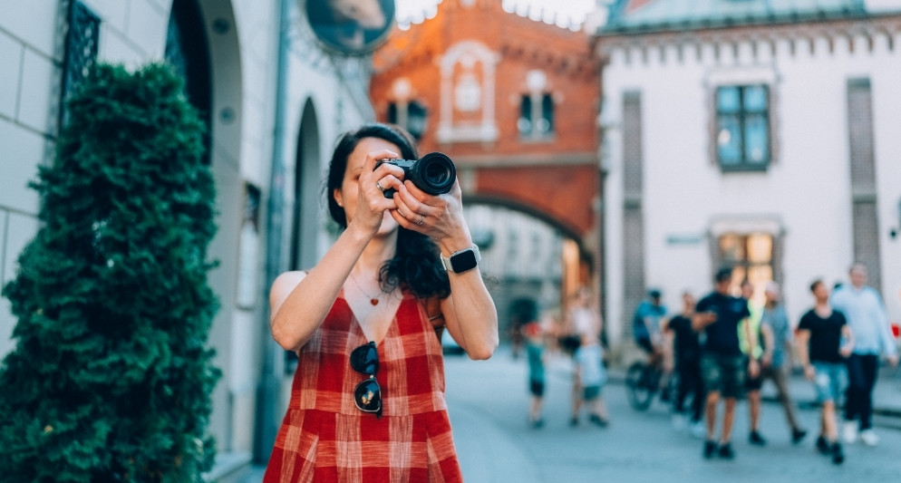 trang phục đi châu Âu tháng 8