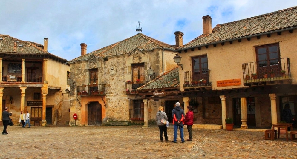 phim truyền hình Tây Ban Nha "Bí mật cây cầu cũ" 