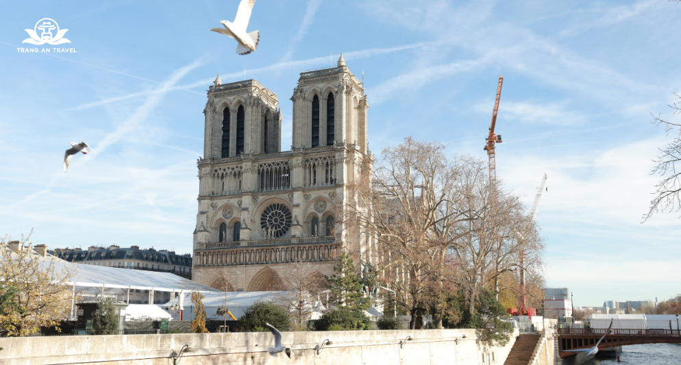 Lưu ý gì khi tham quan Nhà thờ Đức Bà Paris sau mở cửa lại?