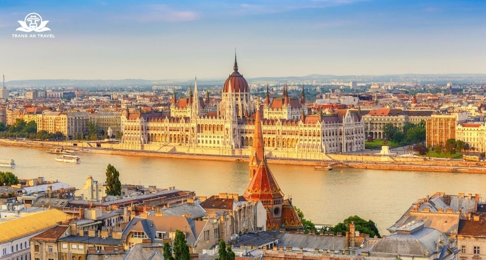 Tòa nhà Quốc hội Hungary: Viên ngọc kiến trúc kiêu sa bên dòng Danube